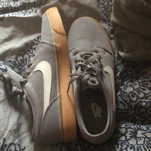 Nike skater shoes
